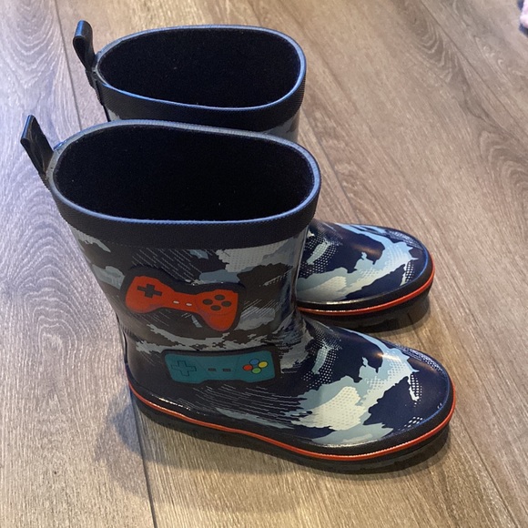 George boys Video themed boots. Size: 11 - Picture 2 of 7